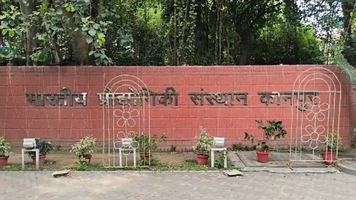 IIT कानपुर का दावा: E20 पेट्रोल पूरी तरह सुरक्षित, अफवाहों पर वैज्ञानिक जवाब 